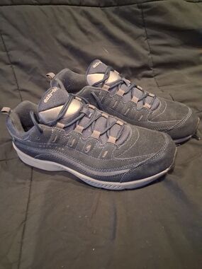 Intention Design TRIPOD WHEELSEasy Spirit
Women's Romy Lightweight Easy-On Walki